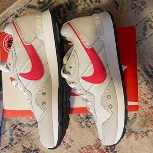 Nike Venture Running Shoes